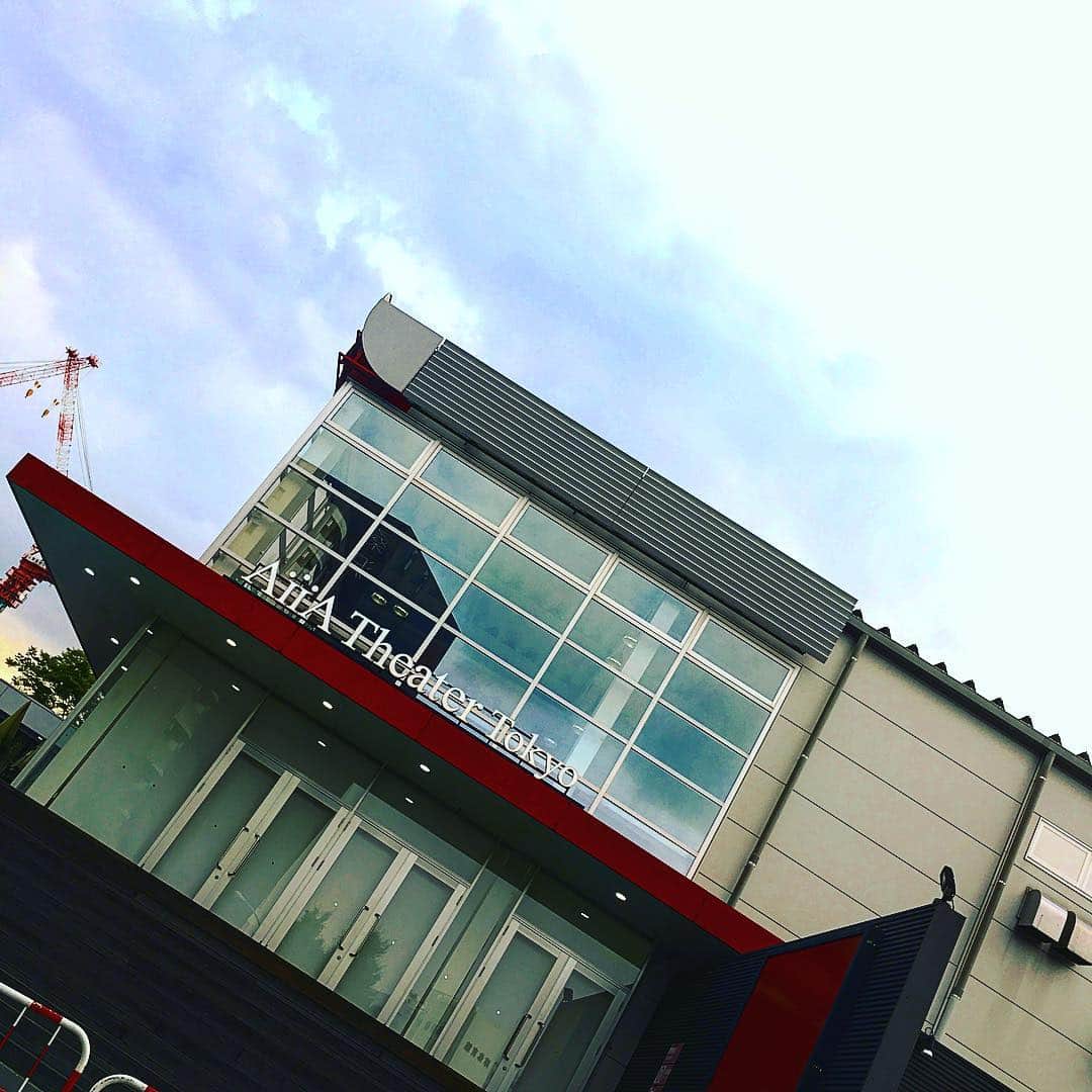 伊勢直弘のインスタグラム：「稽古期間を終え、本日劇場入り。 稽古でたくさんもがいた彼らが、ようやく報われます。  シンプルに、丁寧につくりました。 ぜひ おいで。 http://kimiuso-stage.com/」