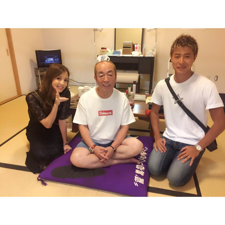 丸高愛実さんのインスタグラム写真 - (丸高愛実Instagram)「今年はかきと「志村魂」観に行かせて頂きました😆‼️いっぱい笑ったー🤣いつもお世話になっている 志村さん、ダチョウさん、いそさん、なつきちゃんにも旦那さん紹介出来ました🙇‍♀️💓嬉しいー😭😭😭❤️ ありがとうございました🌸  #志村魂 #志村けん さん #ダチョウ倶楽部 さん #磯山さやか さん #池田夏希 さん」8月21日 18時46分 - marutakamanami