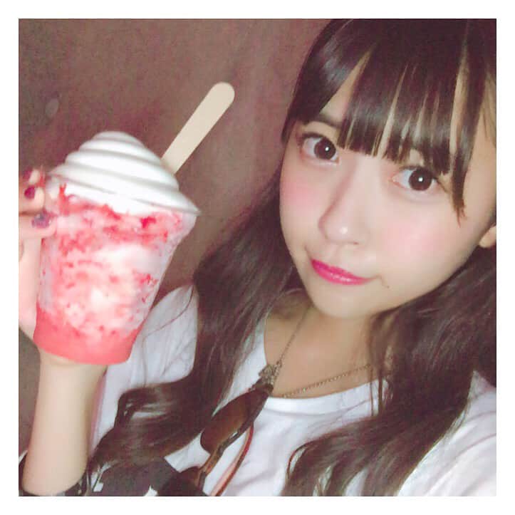 宮島るりかのインスタグラム：「* サマソニ2日目もいったよ😀 いちごけずりたべた🍓 * #summersonic #2017 #いちご #いちごけずり #strawberry #🍓」