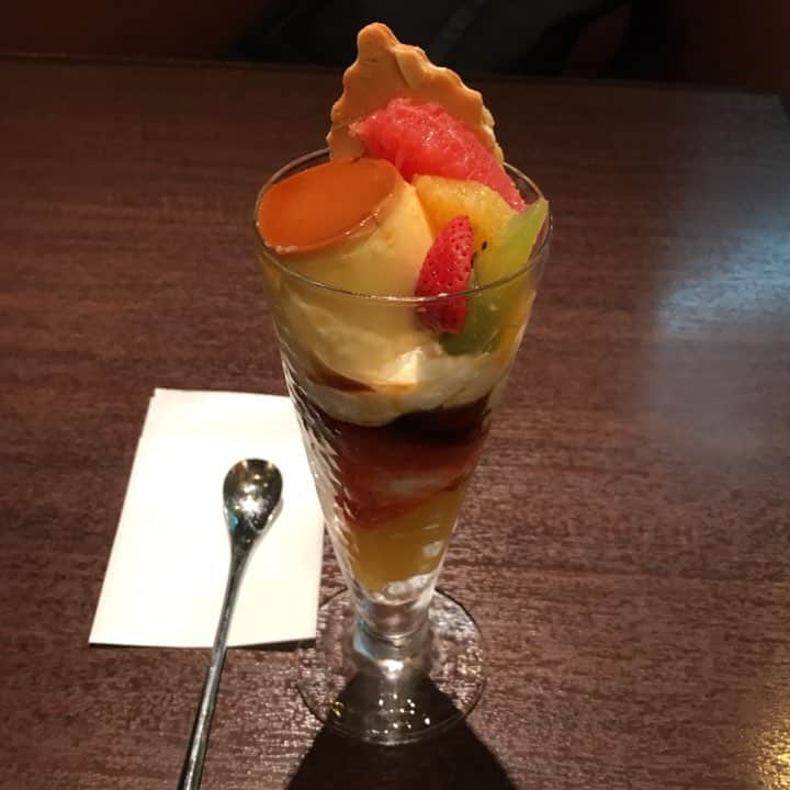 鈴木潤のインスタグラム：「#久々の #パフェ #このために #院試頑張った。 #ごちそうさまでした🙏」