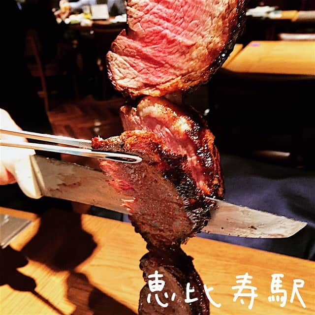 Ateliersさんのインスタグラム写真 - (AteliersInstagram)「🍖RIO GRANDE GRILL 恵比寿🍖 🍴巴西烤肉 📍東京都渋谷区恵比寿南1-1-9 岩徳ビル2F ⏲️【平日】 早上11:30～15:00 晚上17:30～23:00 【六】 早上11:30～15:30 晚上17:00～23:00 【日】 早上11:30～15:30 晚上17:00～22:30 💸午餐1000～3000¥（非吃到飽）  晚上5000¥~ 💁‍♂️包括黑毛和牛的15種巴西烤肉+50種沙拉吧+巴西帥哥桌邊服務 👍料理種類豐富、絕對吃到撐 👎價格偏高  #ateliers #艾塔莉兒#日本必吃#日本#必吃#東京#惠比壽#肉#肉食#japan#tokyo#ebisu#meat#ateliersjpn#恵比寿#肉食べ放題#ブラジル#巴西烤肉#brasilbbq #allyoucaneat#riograndegrill#grill#먹스타그램 #일본 #부페 #고기#브라지리언 #바비큐 #에비스#艾塔莉兒惠比壽」8月21日 20時04分 - ateliersjpn