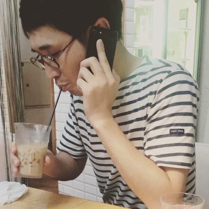 長田庄平のインスタグラム：「じろうとチョコンヌのネタ打ち合わせ。 #掛かって来た電話 #凄い聴いてる #はいだけでこんな話せるの #問題 #はいと何回言ってるでしょう #シソンヌ #チョコレートプラネット #チョコンヌ」
