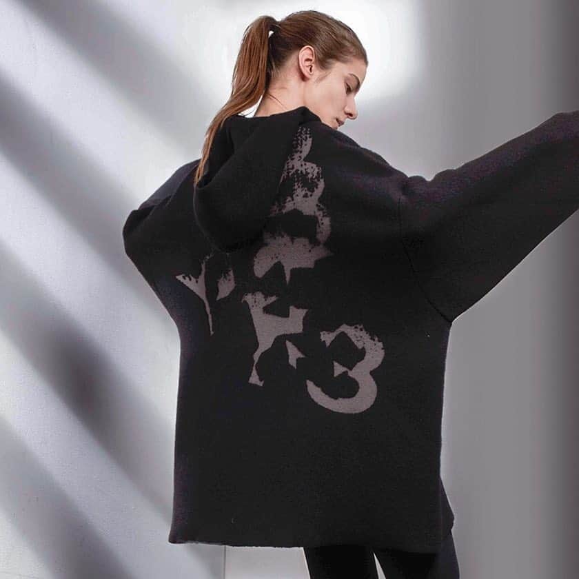 ワイスリーのインスタグラム：「The back print on the Y-3 Universal Felt Hoodie encapsulates Yoji’s futuristic vision. #adidas #Y3」