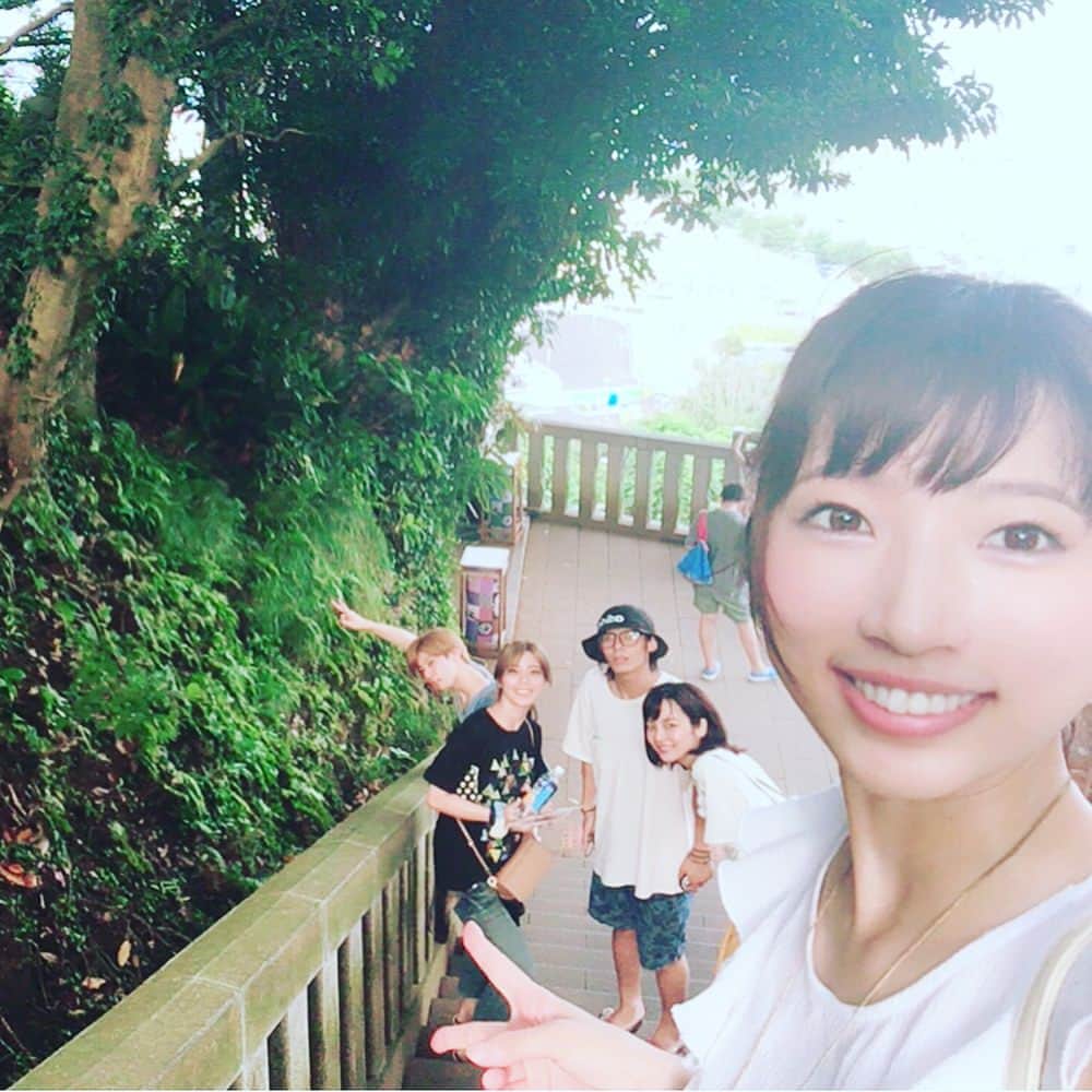 尾崎礼香さんのインスタグラム写真 - (尾崎礼香Instagram)「初 #江ノ島 にいってきました！ #リーゼント総理 のメンバーで♪ #船 に乗ったり、#洞窟 いったり 頂上の方まで登ったりすごく楽しかったです(*´∀｀) #海 #ドライブ #日帰り #最後は人狼ゲーム #japan #enoshima #sea #instagood #instagram #instagirl #japanesetrip #summervacation #drive #followme」8月21日 23時41分 - reikaya66