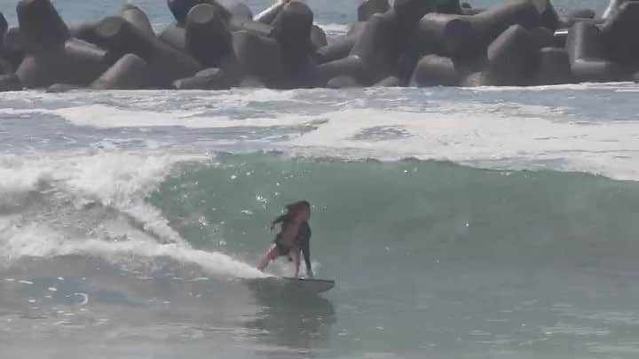 萩原章太のインスタグラム：「夏の思い出⛱ twinfin→NUTSsurfboard フィニッシュ→バランス悪い君🙋🏽‍♂️ 俺のテク問題😭 📽 @photo_epg #nutssurfboard#twinfin#nouvellevaugeinternational#sea#summer#fine#ocean#夏の思い出#surf#surfing#萩原章太#beachlife#surftrip」