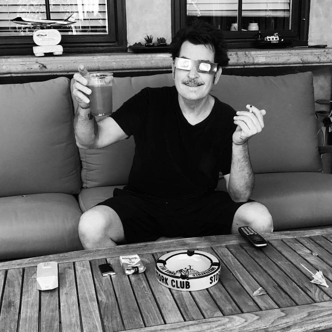 チャーリー・シーンのインスタグラム：「‪Well done Sun!‬ ‪  Well done Moon!‬ ‪  CHEERS!!‬ ‪  x‬ ‪ ©‬ ‪  #CataractParty ‬」