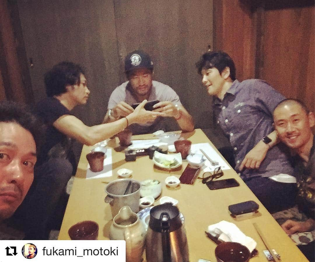 丸山智己さんのインスタグラム写真 - (丸山智己Instagram)「めでたくて楽しい夜だった◎  #平山祐介  #本田大輔  #深水元基  #青木崇高  #丸山智己」8月22日 18時40分 - tomomi.maruyama0327