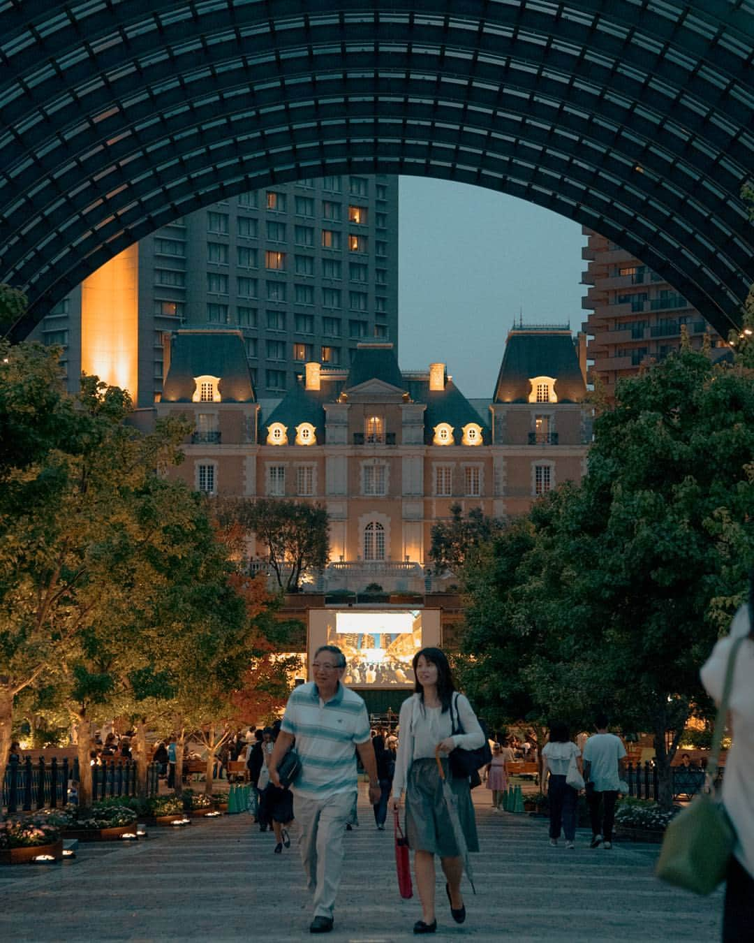 Ari Keitaさんのインスタグラム写真 - (Ari KeitaInstagram)「Tokyo Street💡🏙️💡 . . . . . #japan #tokyo #ebisu #night #building #summer #explorejapan #exploretokyo #tokyostreet #realtokyo #truetokyo #indies_gram #indy_photolife #hueart_life #inspirationcultmag #hypelife #hypebeast #streetphotography #streetshot #8visual #streetvision #streetframe #imaginatones #streetxstory #thecoolmagazine #東京 #東京23区 #instagram #instagramjapan #photooftheday」8月22日 12時01分 - ariorali