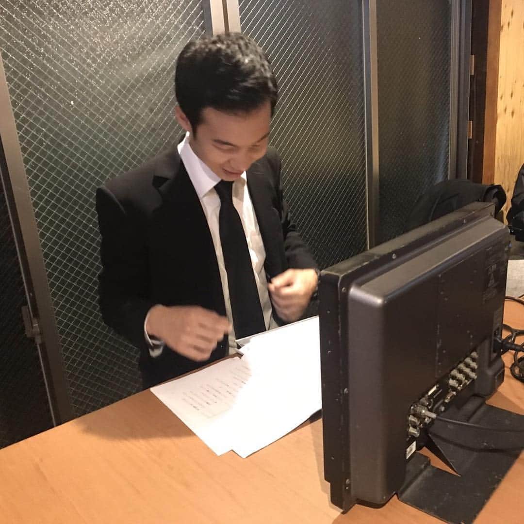 青の頃のインスタグラム：「セリフを確認する陽介！！ 今週木曜0時は6話！！ クライマックスに向けて進む物語 5人はどうなっていくのか、、、 #武藤賢人 #槙田紗子 #加藤由佳  #朝倉健太郎  #小西貴大 #YouTube  #ドラマ  #高校時代 #仲間 #青春 #大人になる #葛藤」