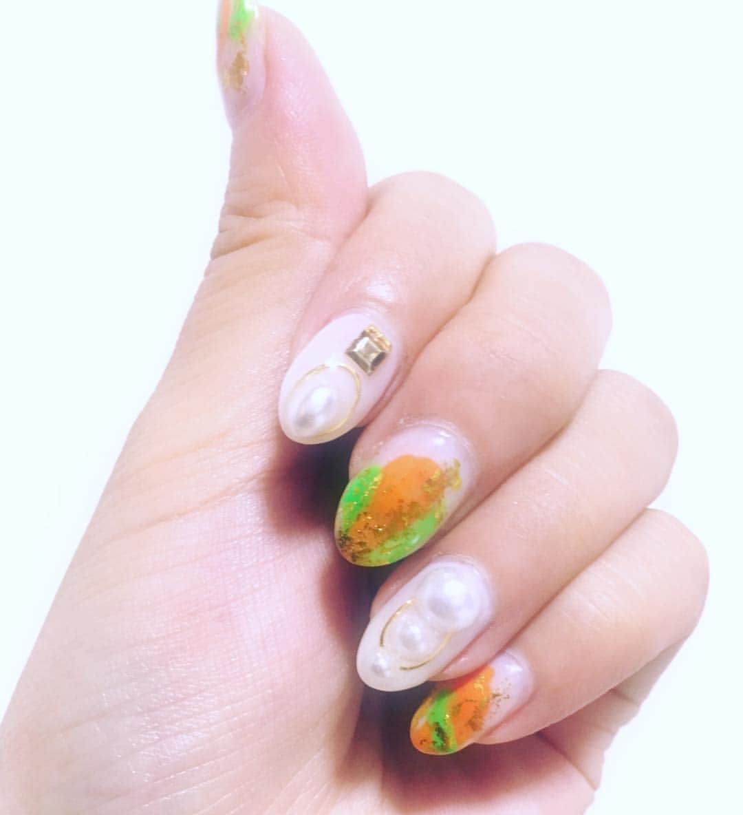 山中絢子のインスタグラム：「夏ネイル🌞✨🍍 #nails #ネイルアート」