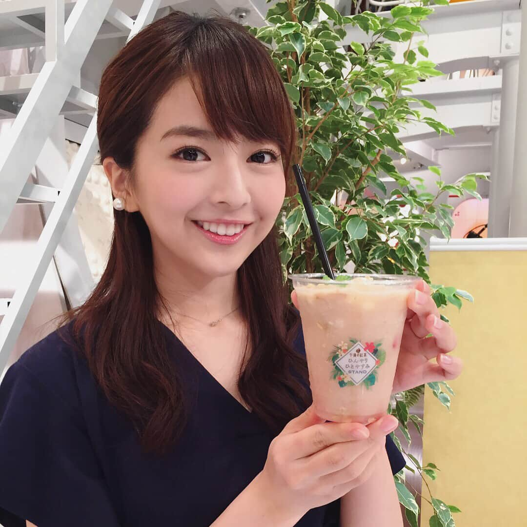 福田成美のインスタグラム：「#テレ朝夏祭り はいよいよ今度の日曜日まで！ グッド！モーニング四姉妹と、 午後の紅茶がコラボして 4種類のスムージーを出品中です🍹🌺 わたしのイチオシはこれ！ ミルクティーベースで甘くて美味しいです🤤💭 ぜひ飲みにきてください❣️」