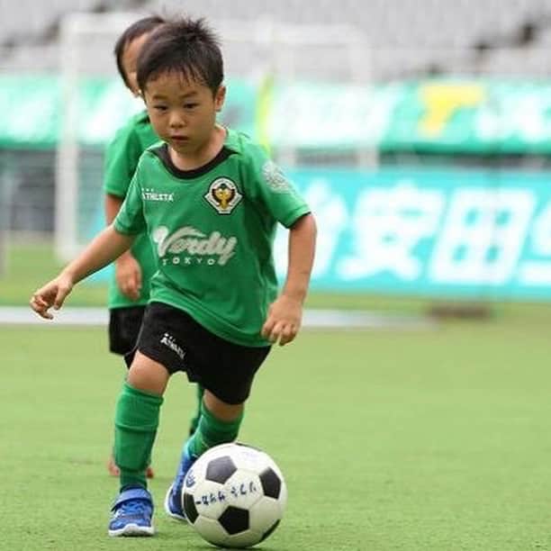 柴崎貴広さんのインスタグラム写真 - (柴崎貴広Instagram)「東京ヴェルディサッカー幼児園が先日の長崎戦の前座試合をやりました(^^) 東京ヴェルディサッカー幼児園の園児がもっと増えると嬉しいな。  #東京ヴェルディサッカー幼児園  #息子  #4歳  #写真だと  #上手そう  #実際は  #…」8月22日 17時14分 - shibasaki26