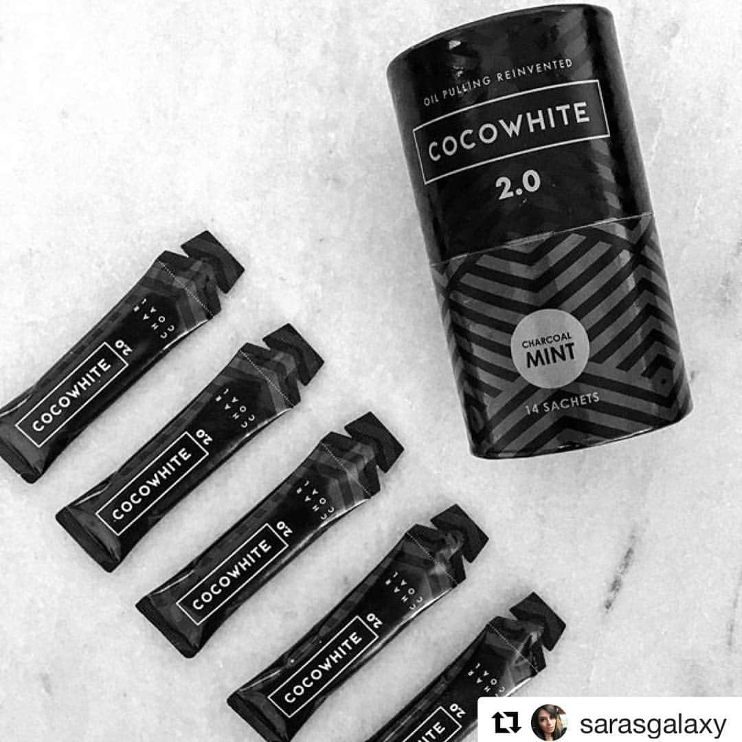 CocoWhiteのインスタグラム：「#Repost @sarasgalaxy ・・・ Gone are the days of faffing around with a tub of solidified coconut oil and a spoon in the bathroom to oil pull 🙏🏻 (thank goodness...!) Enter @cocowhiteuk 😍😍😍 These amazing little sachets are my saviour 🙌 Leave my teeth pearly white and makes oil pulling SO easy. The new charcoal edition helps to pull toxins and impurities from the teeth and gums and naturally whitens your teeth in the process.」