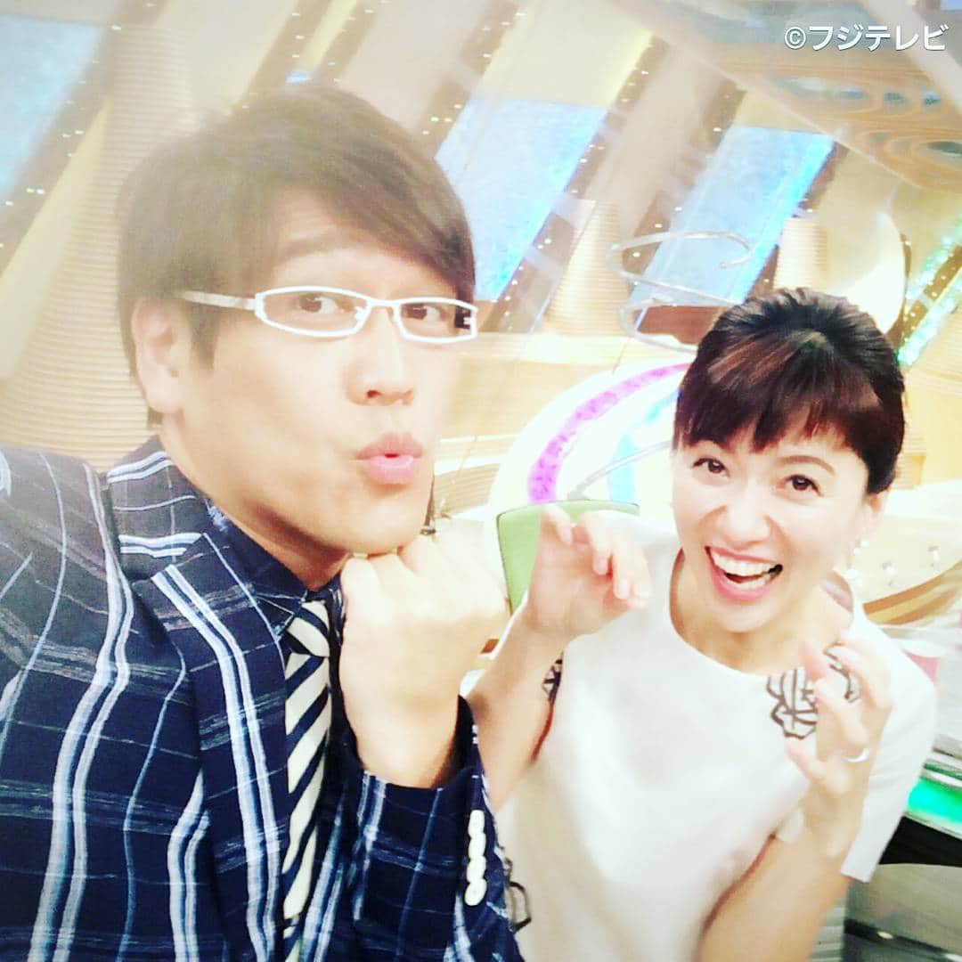 フジテレビ「とくダネ！」のインスタグラム：「古坂大魔王さんがゲストコメンテーターとして初登場!(^^)! 梅津さんはペンパイナッポーアッポーペン♪ また明日、#朝8時からテレビの前でお会いしましょう！ #古坂大魔王 #梅津弥英子 #自撮り #とくダネ大喜利 #大喜利 #とくダネコーデ #ファッション #コーディネート #今日のコーデ #アナウンサー #コメンテーター #2017 #8月22日 #火曜日 #とくダネ #tokudane #フジテレビ #fujitv 170822」