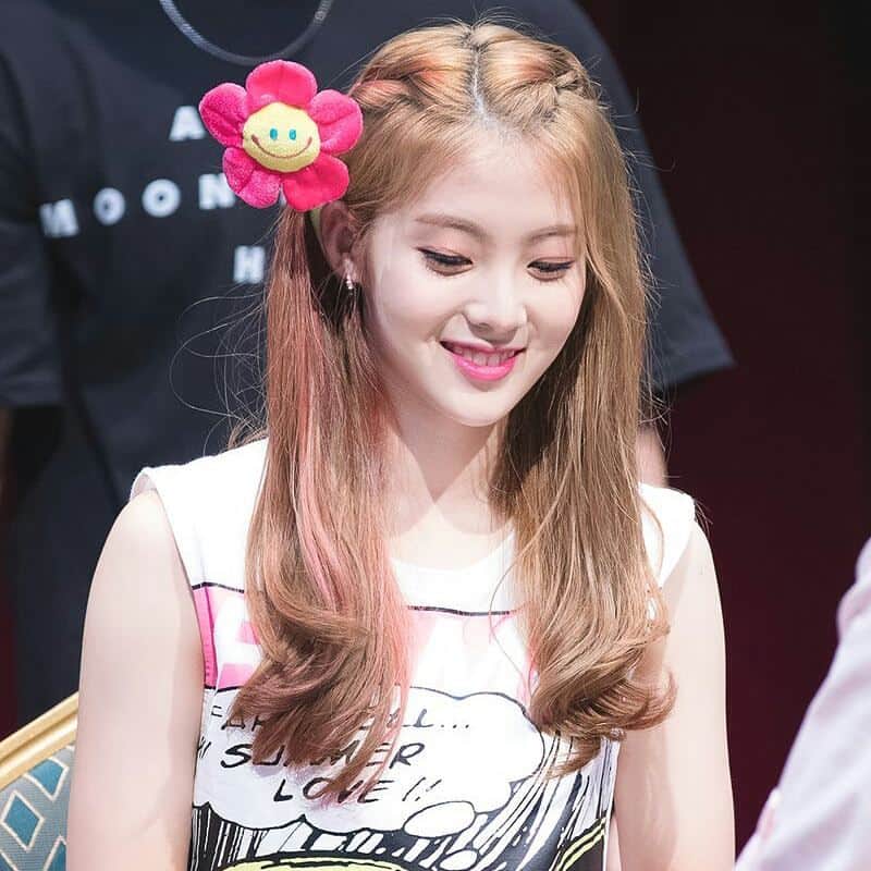 ルーシーのインスタグラム：「❀ ; 170819 Lucy — Hondae Fansign — © owner [ tags : #WekiMeki #Lucy #NohHyojung ]」