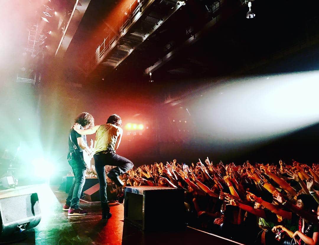B’zさんのインスタグラム写真 - (B’zInstagram)「What a fun night to be on the same stage with Miyavi & Made in Asia! Thank you Toyosu PIT!! #INABASALAS  #稲葉浩志 #STEVIESALAS #Miyavi #Made in Asia #TOYOSUPIT」8月23日 22時25分 - bz_official_insta