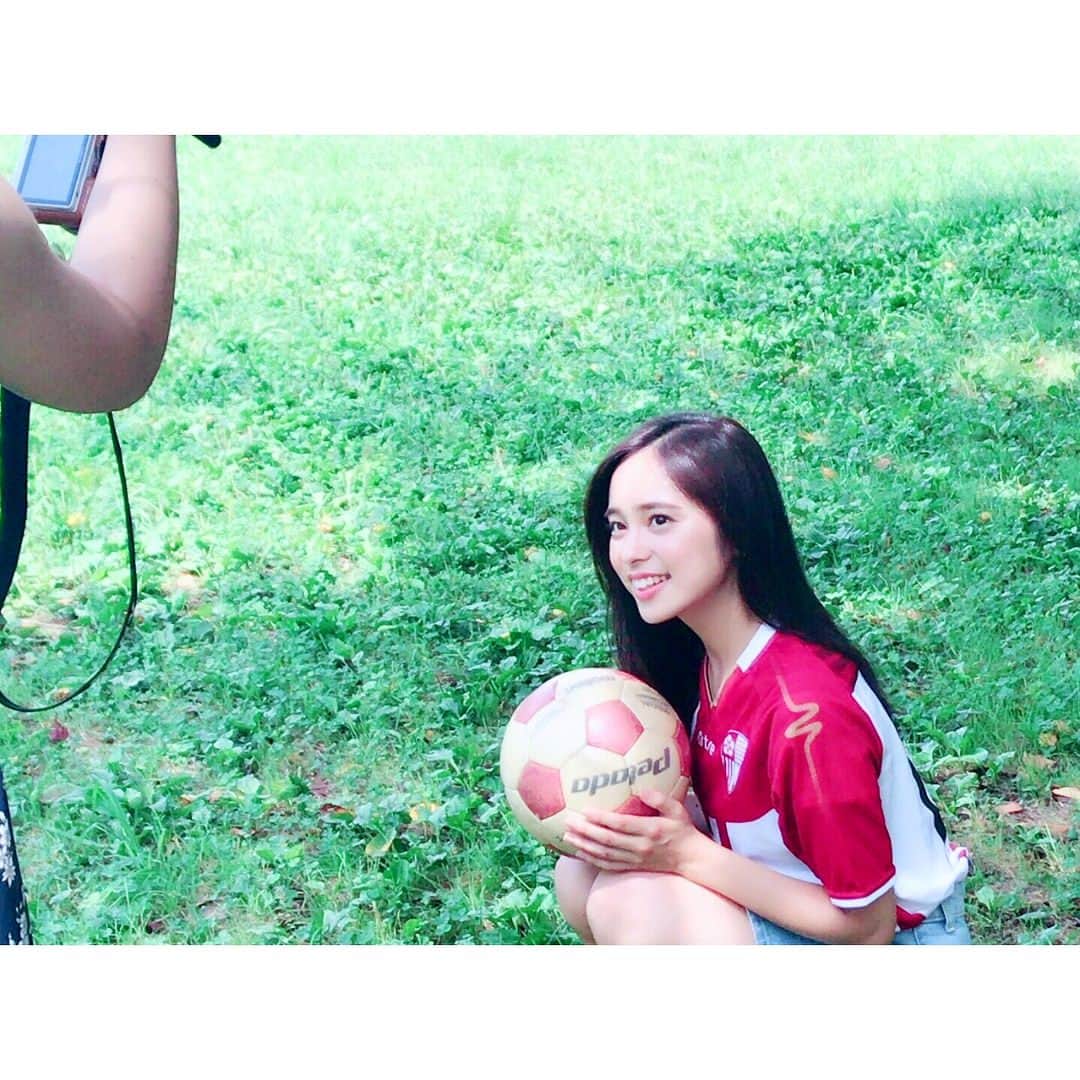内田侑希さんのインスタグラム写真 - (内田侑希Instagram)「[東京23フットボールクラブ⚽️😆] Tokyo23FC (@tokyo23fc_fans ) さんのユニフォームを着て撮影でした😇 * * ⭐️サッカー男子に言われたいことは？ * ⭐️試合前にかけたい言葉は？ * などなど質問に答えたので、記事をお楽しみに💐 * * 試合情報: 9月9日(土) 17:00 KICK OFF @江戸川区陸上競技場 * * 選手の方々、まだ暑いと思いますが頑張ってください〜😆💪⚽️ 応援してます☺️🌈 * * #misssophiacontest#上智#ミスコン#ミスソフィア#2017#miss#misssophia#上智大学#内田侑希#上智ミスコンno4#tokyo23fc#tokyo23footballclub#中央大学#東京23fc」8月23日 23時28分 - miss_sophia_no4