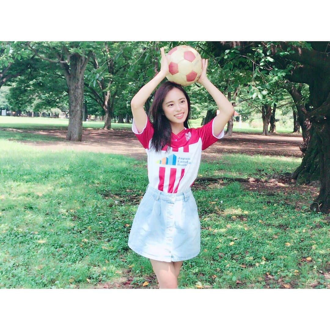 内田侑希さんのインスタグラム写真 - (内田侑希Instagram)「[東京23フットボールクラブ⚽️😆] Tokyo23FC (@tokyo23fc_fans ) さんのユニフォームを着て撮影でした😇 * * ⭐️サッカー男子に言われたいことは？ * ⭐️試合前にかけたい言葉は？ * などなど質問に答えたので、記事をお楽しみに💐 * * 試合情報: 9月9日(土) 17:00 KICK OFF @江戸川区陸上競技場 * * 選手の方々、まだ暑いと思いますが頑張ってください〜😆💪⚽️ 応援してます☺️🌈 * * #misssophiacontest#上智#ミスコン#ミスソフィア#2017#miss#misssophia#上智大学#内田侑希#上智ミスコンno4#tokyo23fc#tokyo23footballclub#中央大学#東京23fc」8月23日 23時28分 - miss_sophia_no4