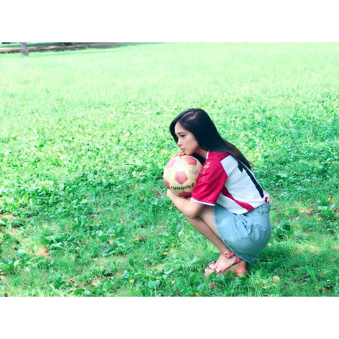 内田侑希さんのインスタグラム写真 - (内田侑希Instagram)「[東京23フットボールクラブ⚽️😆] Tokyo23FC (@tokyo23fc_fans ) さんのユニフォームを着て撮影でした😇 * * ⭐️サッカー男子に言われたいことは？ * ⭐️試合前にかけたい言葉は？ * などなど質問に答えたので、記事をお楽しみに💐 * * 試合情報: 9月9日(土) 17:00 KICK OFF @江戸川区陸上競技場 * * 選手の方々、まだ暑いと思いますが頑張ってください〜😆💪⚽️ 応援してます☺️🌈 * * #misssophiacontest#上智#ミスコン#ミスソフィア#2017#miss#misssophia#上智大学#内田侑希#上智ミスコンno4#tokyo23fc#tokyo23footballclub#中央大学#東京23fc」8月23日 23時28分 - miss_sophia_no4