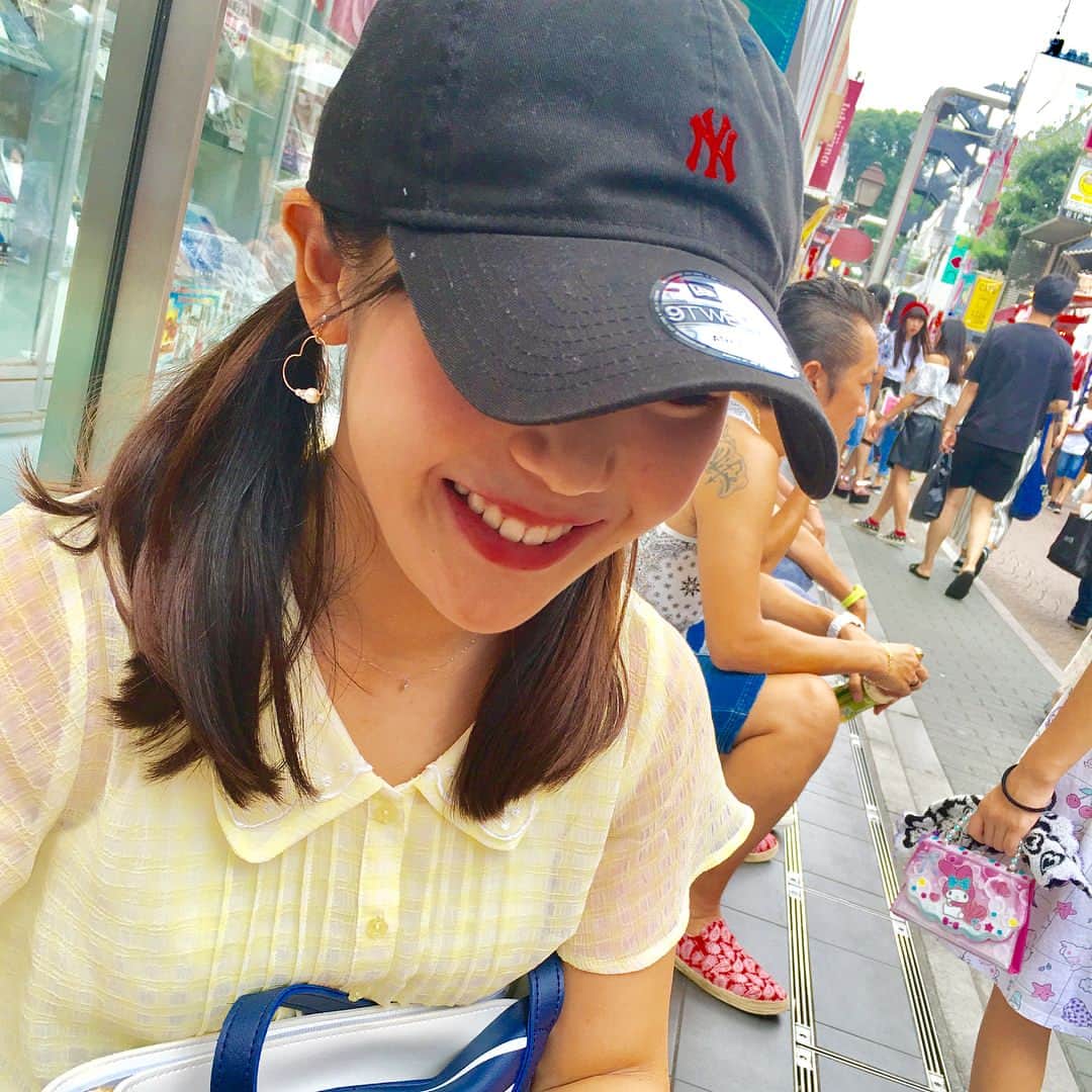 吉田有里さんのインスタグラム写真 - (吉田有里Instagram)「ゆーかと原宿行ってきました😳❤️ あー楽しかった。束の間のオフ💓 お揃いのTシャツ買ったしとりあえずたくさん食べたし、とても充実してました😘😆 あ、ゆーかの帽子です。(笑) たくさん写真撮ってくれてありがとうゆーか♥️ 今日はお泊まり😘  #原宿  #竹下通り  #束の間のオフ  #明日から合宿  #そして香港へ」8月23日 17時41分 - yuri_yoshida__