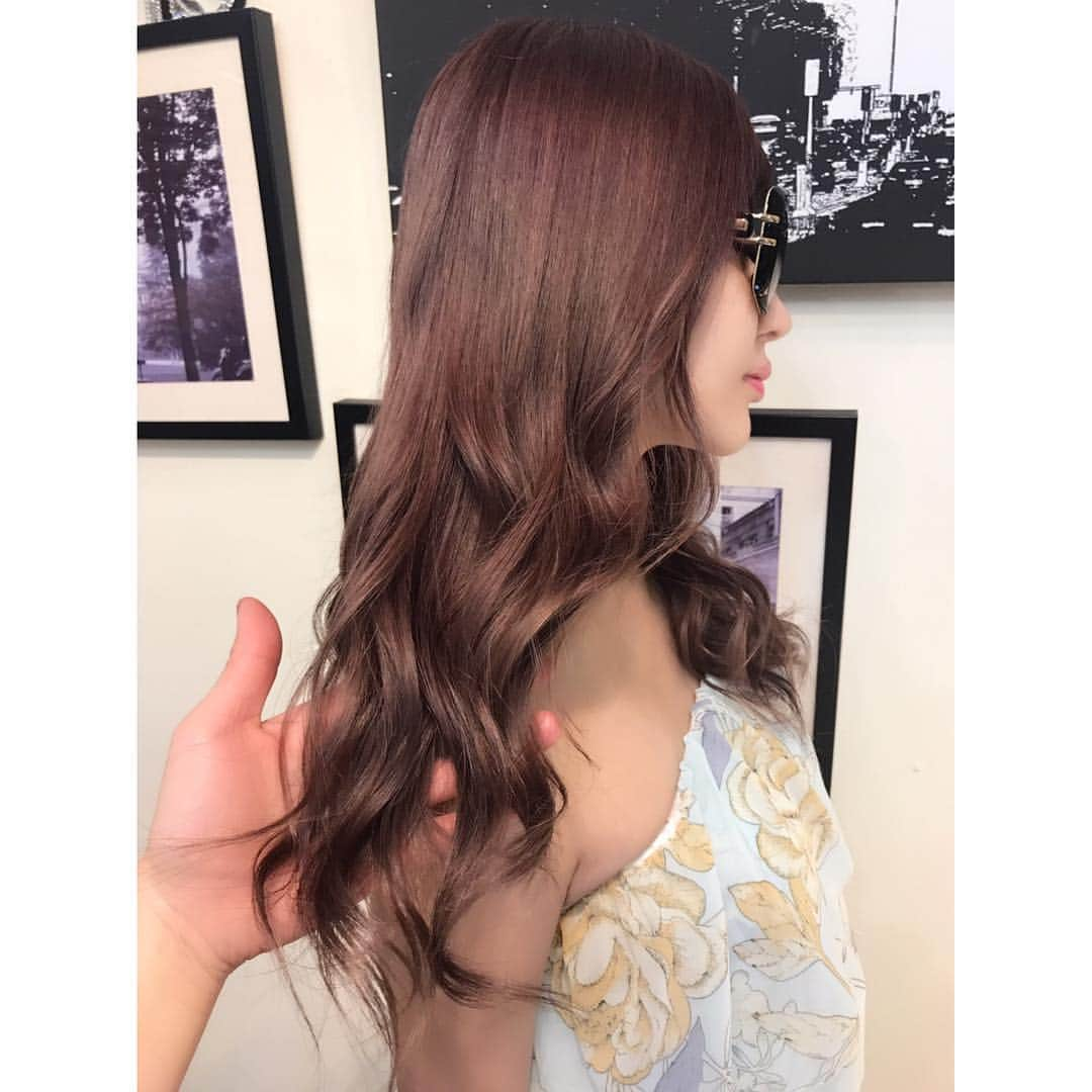 ほずにゃむさんのインスタグラム写真 - (ほずにゃむInstagram)「Lapisでカラーと Wトリートメントしてきたょん💇💓 . もぉ秋だし、赤っぽく してみたょ～ん☺️ . かわいい💖おきにいり(*´꒳`*) ラズベリーカラーと かずやが命名した😙わら . #Lapis #常連 #美容院 #渋谷 #カラー #トリートメント #さらさら #秋ヘアー」8月23日 17時47分 - hozunyam0818