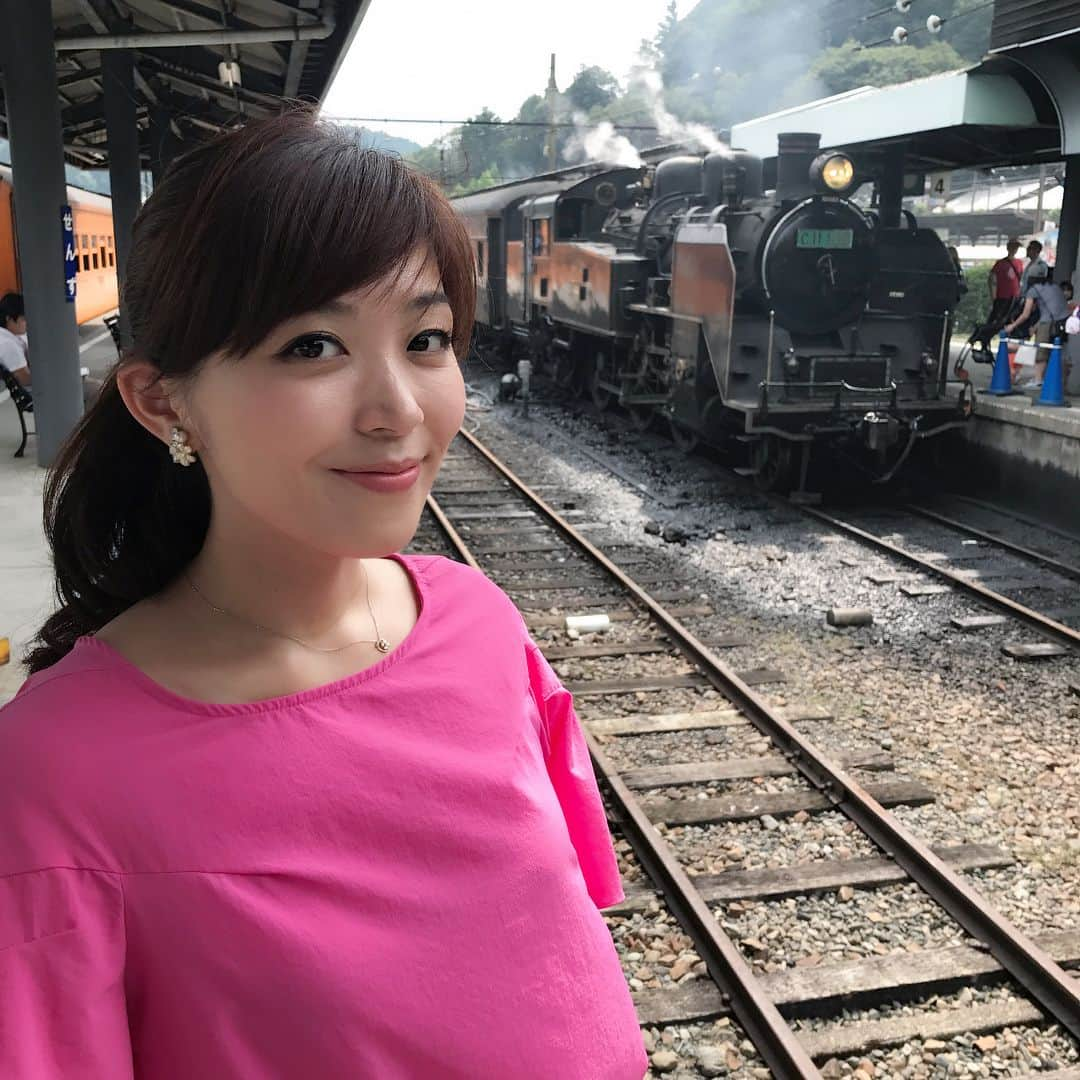 豊崎なつきさんのインスタグラム写真 - (豊崎なつきInstagram)「静岡旅行✈️ SL列車を真近で見学⭐️ トーマス列車に乗車😍 駅のカフェののれんにも、トーマスが💕 静岡でももちろん鰻堪能😍 静岡で有名店らしく、長蛇の列🎀 #静岡旅行 #島田市  #鰻堪能 #鰻大好き #トーマス列車」8月23日 18時09分 - natsuki_toyosaki