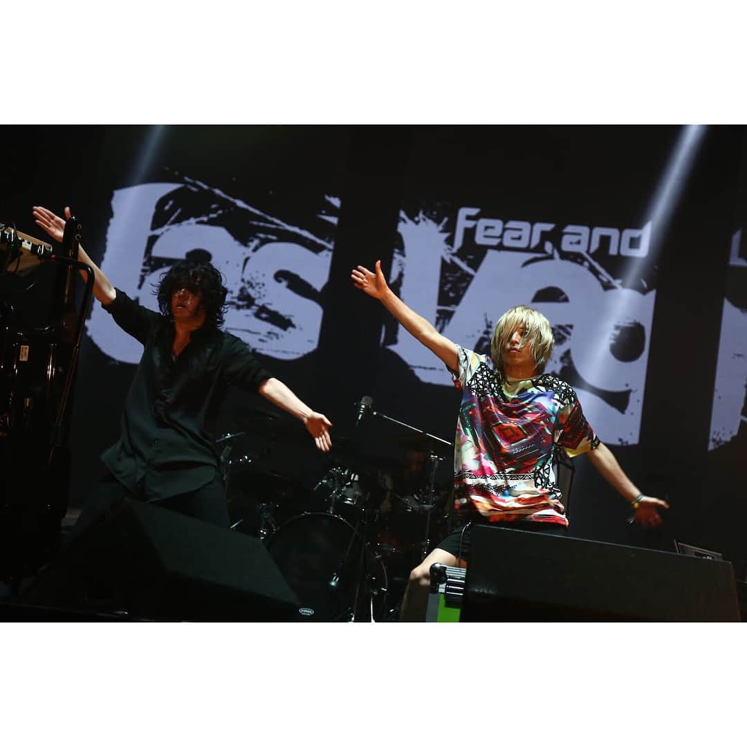 Fear, and Loathing in Las Vegasさんのインスタグラム写真 - (Fear, and Loathing in Las VegasInstagram)「写真その2！  #SUMMERSONIC2017 #SS2017 #SONICSTAGE #FaLiLV #夏フェス #Keiさんがケータリングのステーキ欲張って取り過ぎてた /So」8月24日 0時06分 - falilv_official