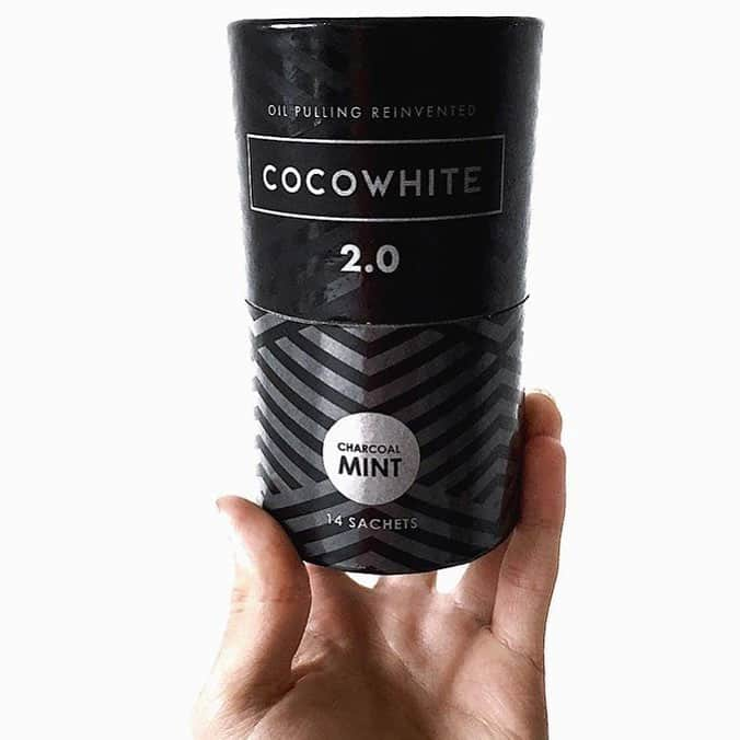 CocoWhiteのインスタグラム：「@quirkycurlsfashion has his Cocowhite Charcoal. Join him in using activated charcoal and oil pulling to achieve pearly whites 😬 cocowhite.com」