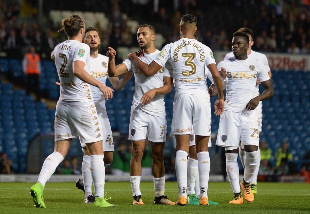 のインスタグラム：「good 5-1 win in the cup last night & congratulations on the hat trick @roofe39 🤙🏽」