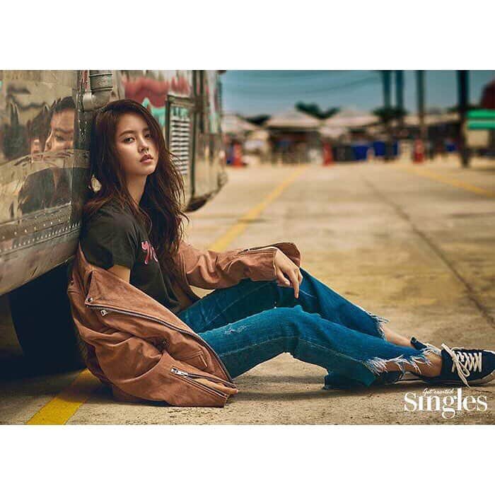 キム・ソヒョンさんのインスタグラム写真 - (キム・ソヒョンInstagram)「#singles #방콕 👄」8月24日 10時29分 - wow_kimsohyun