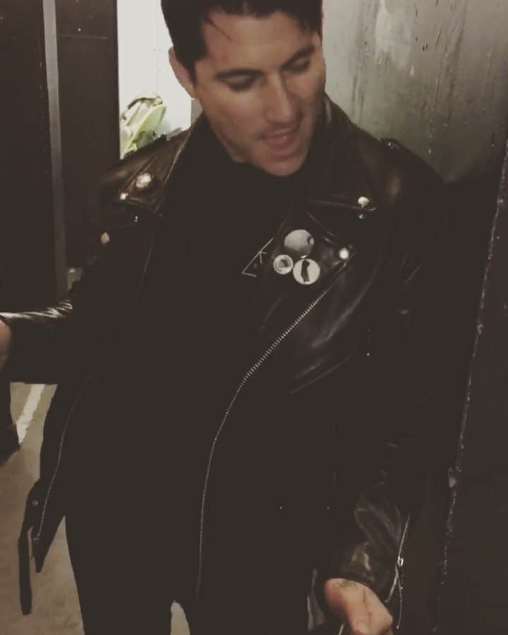 Jaime Preciadoのインスタグラム：「What happens when my dude @lonielrobinson cleans out his phone. You get me in Europe just "Summer Loving" haha 😂 😂😂😂😂 #thanksfortheleather」