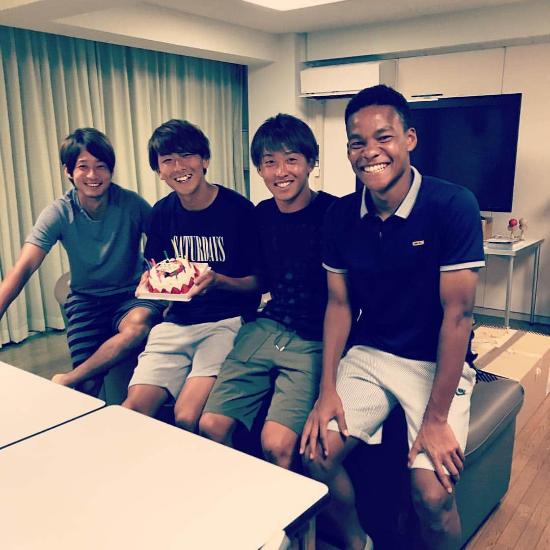 森島司のインスタグラム：「まっちゃん誕生日会とけんたくんの寮最後の日^ ^ おめでとう^ ^ #まっちゃん19歳 #けんたくん寮最終日 #ありがとうございました^ ^」