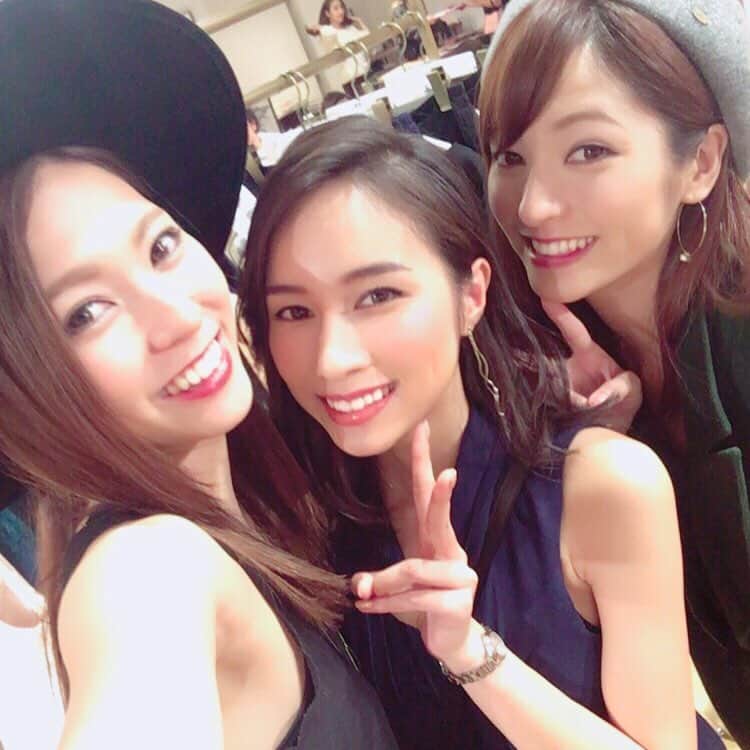 レアンナのインスタグラム：「展示会に行ったら2年ぶりくらいに大好きな樋浦姉妹に偶然会えた❤️ 出会った頃はまだJKだったのにもう昨日で22歳になりました(°▽°)笑 #roomys #spiralgirl #miia #royalparty #2017aw #exhibition #展示会 #秋冬 #樋浦姉妹 #ひうら姉妹 #樋浦舞花 #樋浦結花 #双子 #twins」