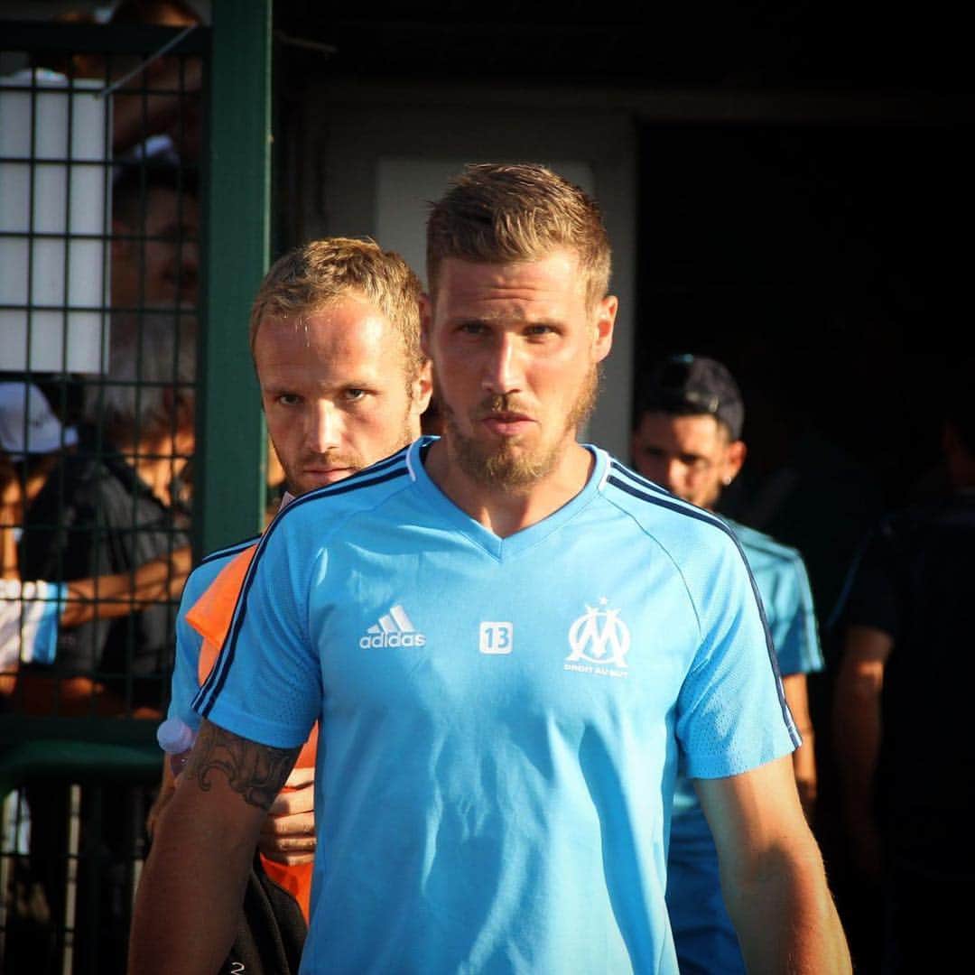 グレゴリー・セルティッチのインスタグラム：「Déterminé ...🔵⚪️ Rendez vous tous ce soir à 20h45 au stade @orangevelodrome pour le match retour face au NK Domzale. En route pour l'Europa League ! Allez l'OM ! 🇪🇺⚽️ #olympiquedemarseille #europaleague #uefa #teamsertic #teamom #gregorysertic」