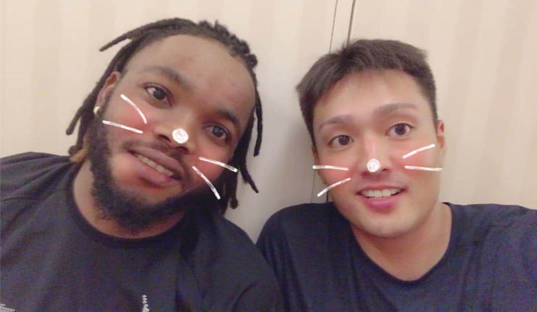 秋山拓巳のインスタグラム：「#まさかのドリスと#ドリスもインスタ大好き#ドリちゃん#31セーブ目#いいね#ドリスのsnow可愛いやん#載せるならタグつけろよってめっちゃ言うてくる#ラファエルドリス#11勝目#また頑張ります#秋山拓巳」