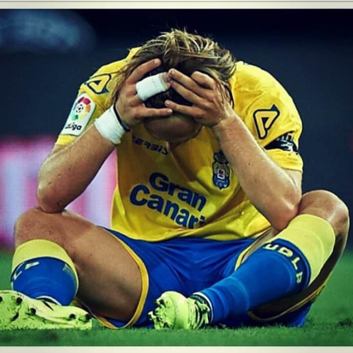 アレン・ハリロヴィッチのインスタグラム：「What doesn't kill you  makes you stronger....🤷🏼‍♂️⚽️💪🏻 #keep#working#first#red#card#primera#tarjeta#roja#ah8#laspalmas#piopio」