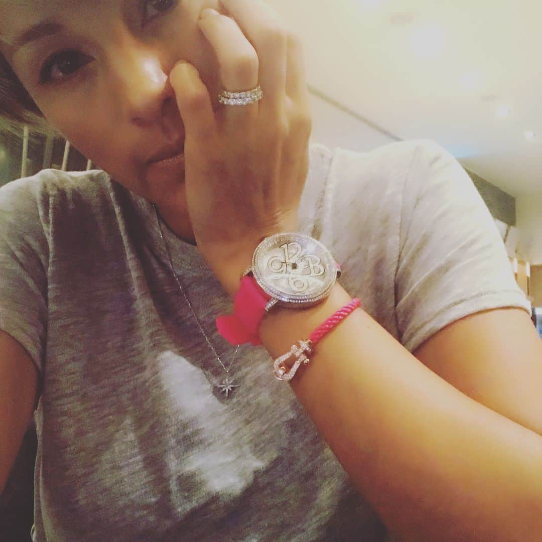 梅宮アンナさんのインスタグラム写真 - (梅宮アンナInstagram)「時計はbrillamico💕 ネオンカラーのシリコンベルトが可愛い😍#brillamico #fredparis #腕時計 #neon #シリコンベルト」8月25日 7時26分 - annaumemiya