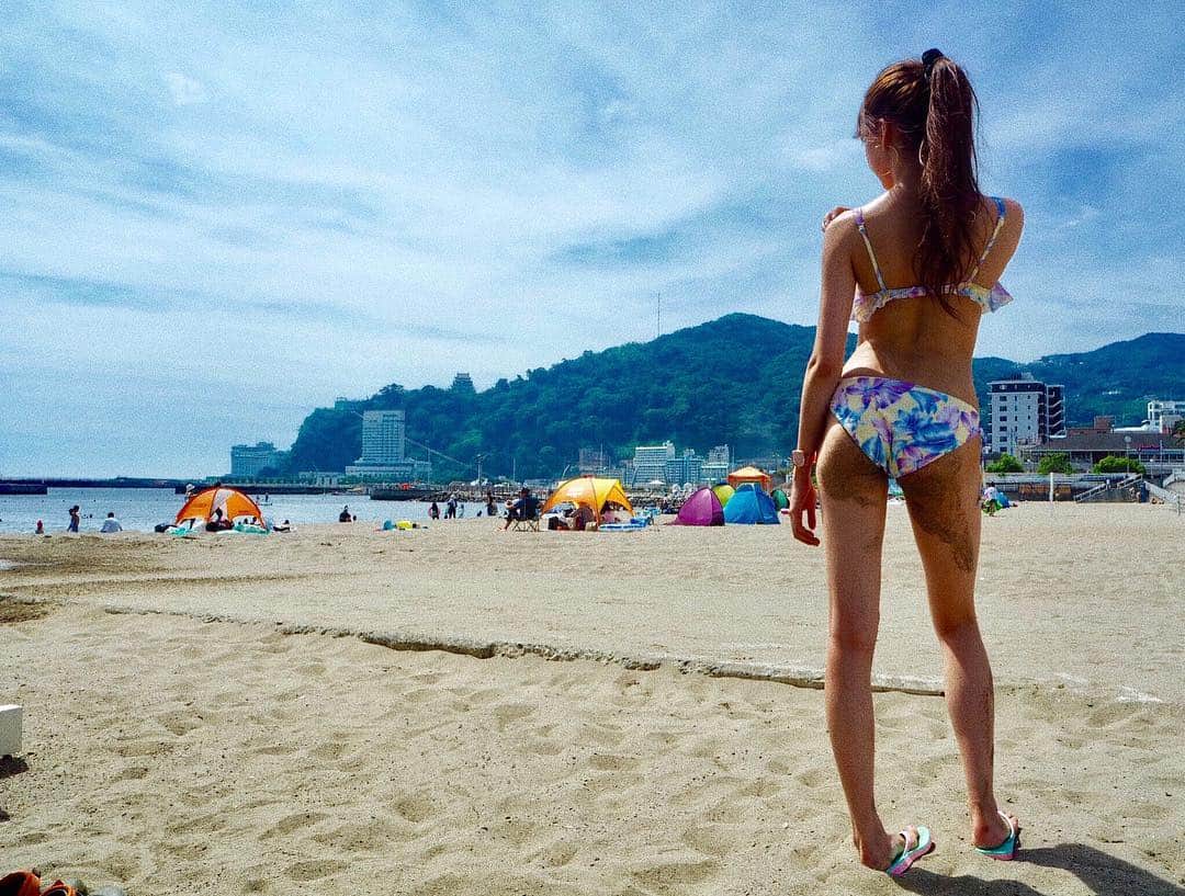 志田友美（ゆうみん）のインスタグラム：「. . 🌺SUMMER LOVE🌞🌴 . 我ながらタフw . #dayoff #happylife #enjoyday #summer #summervacation #beach #happy #atami #shizuoka #sea #japanesegirl #ig_japan #me #today #todayspickup #hotsummer #instagood #instalove #instashot #🌺」