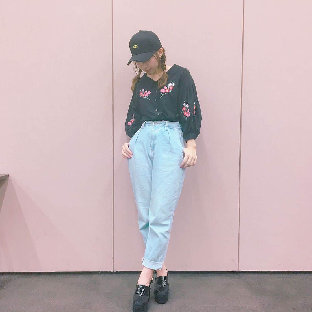 岩佐美咲さんのインスタグラム写真 - (岩佐美咲Instagram)「ついスカートばかり履いちゃうから珍しく👖👖帽子は韓国で買ったよ。 #ootd #コーデ #gu #毎日どこかしらに #gu」8月25日 22時14分 - wasaminnn