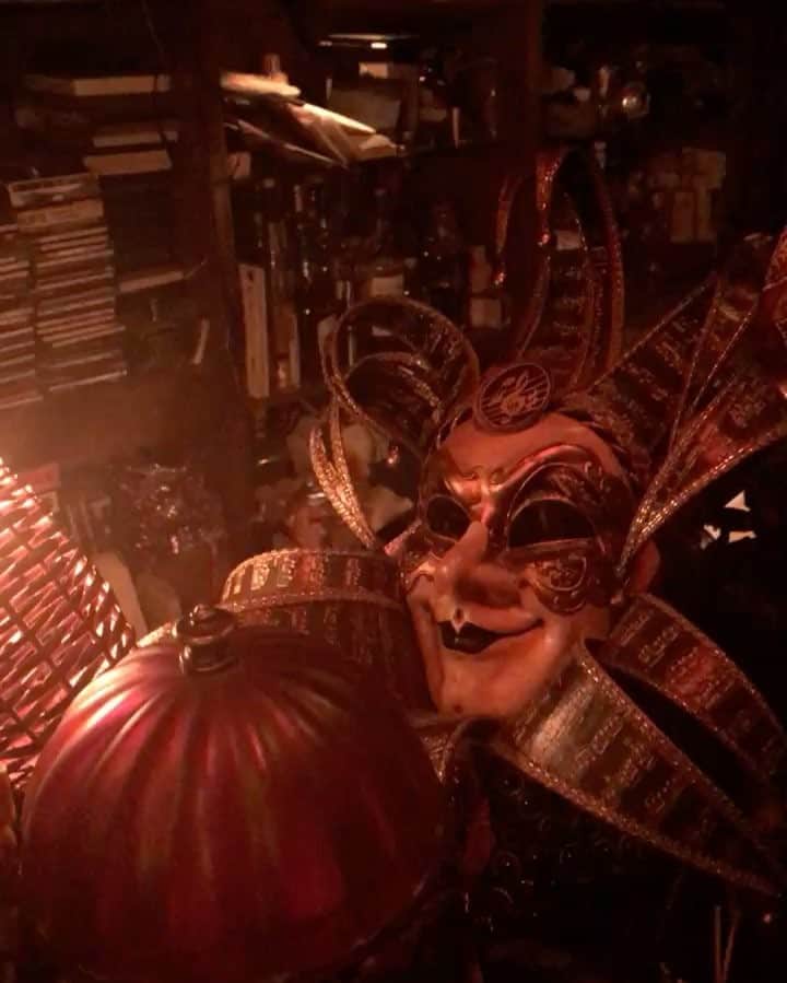 小林尊のインスタグラム：「Vampire @yasuyuki_waseda 🦇& children of the night. ドラキュラと夜のチルドレン #Nagoya #名古屋 #シガーバー」