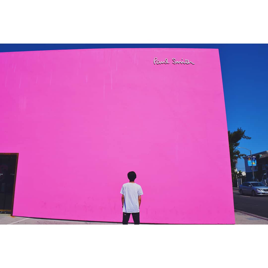 有本祐さんのインスタグラム写真 - (有本祐Instagram)「Pink wall at Melrose Avenue 💕 お気に入りの1枚📷 . #paulsmith #paulsmithpinkwall  #pinkwall #melrose #art #pink #wallart #LAdays #losangeles  #america #ootd #l4l #lfl #likes  #followme」8月25日 22時41分 - arimochiworld