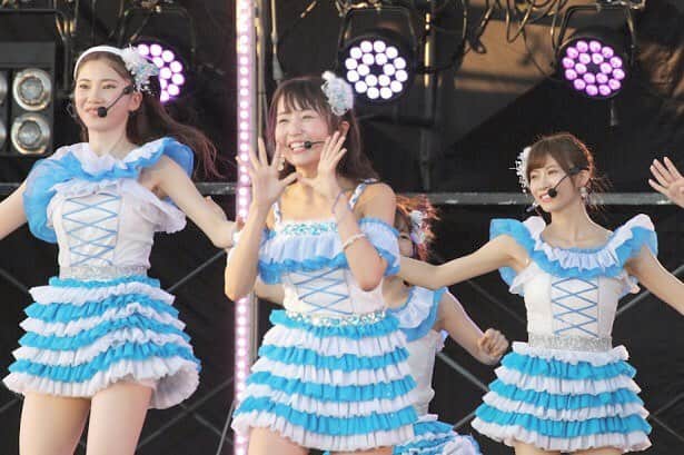 後藤理沙子さんのインスタグラム写真 - (後藤理沙子Instagram)「「あうんのキス」オリジナルメンバーはもう3人しか残ってないけど、新しいメンバーでこれからも歌われ続けるんだろうなあ…♪ * #SKE48 #美浜海遊祭  #idol  #live」8月25日 17時49分 - risako_goto