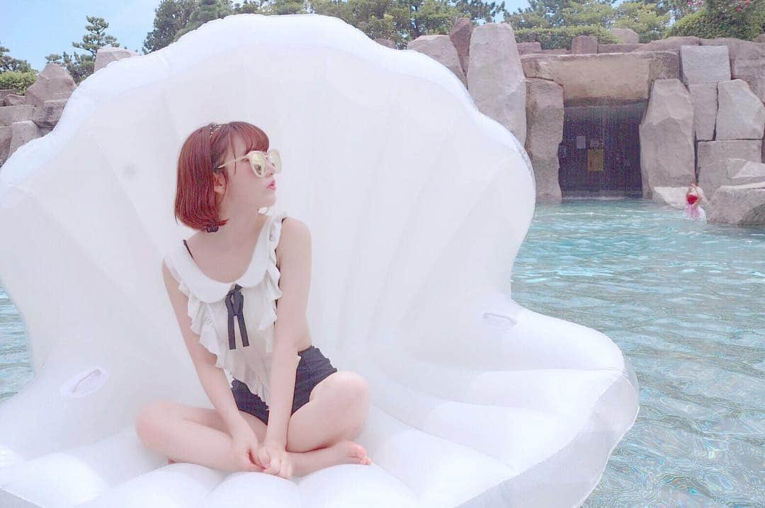 宮脇咲良さんのインスタグラム写真 - (宮脇咲良Instagram)「実は…昨日プールはしごしていました😂 ずっと前に買ったけど着る機会の無かった水着がどうしても着たくて🤔 #pool #summer」8月25日 23時30分 - 39saku_chan