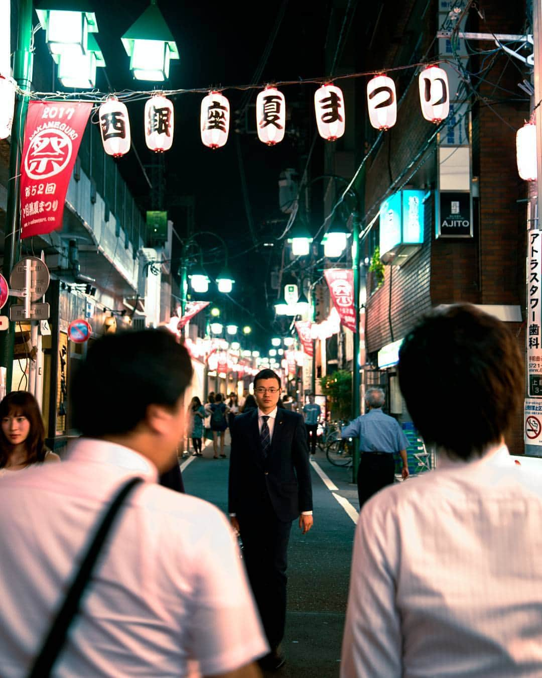 Ari Keitaのインスタグラム：「Tokyo Street🚶🏮 . . . . . #japan #tokyo #nakameguro #station #people #summer #explorejapan #exploretokyo #tokyostreet #realtokyo #truetokyo #indies_gram #indy_photolife #hueart_life #inspirationcultmag #hypelife #hypebeast #streetphotography #streetshot #8visual #streetvision #streetframe #imaginatones #streetxstory #thecoolmagazine #東京 #東京23区 #instagram #instagramjapan #photooftheday」