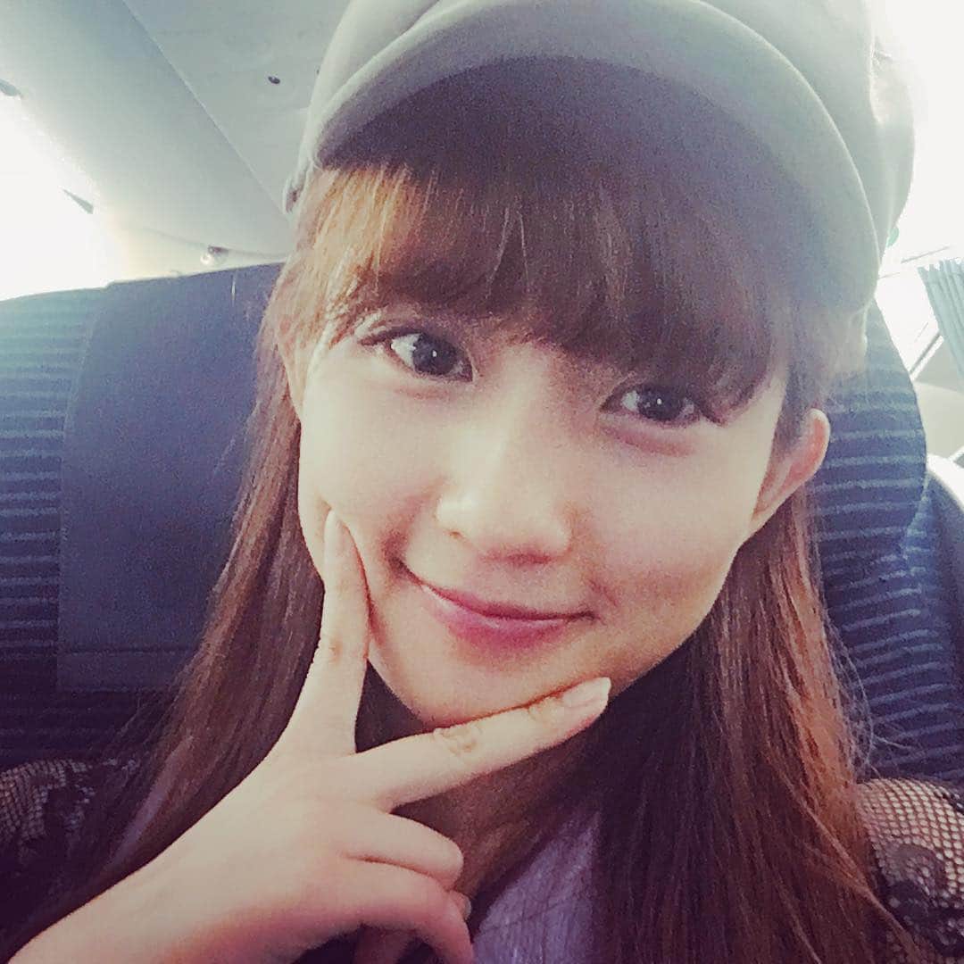 段文凝のインスタグラム：「北京へ行ってきまーす〜 いっぱい食べて帰る❤︎ #フライト」