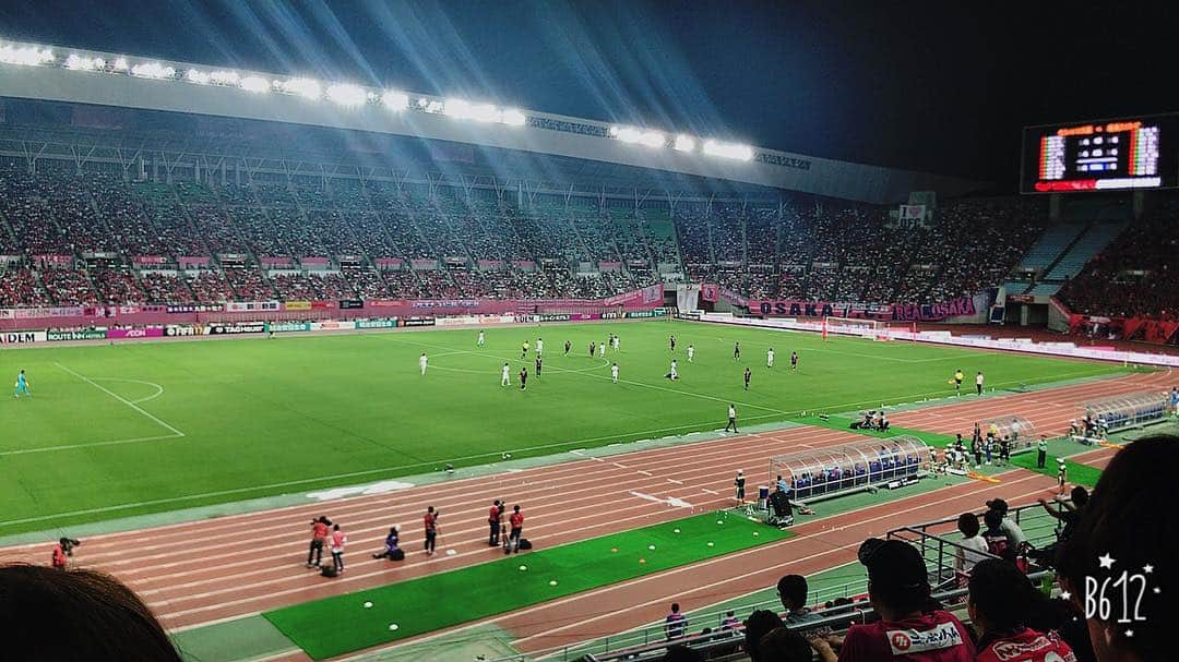 赤谷奈緒子のインスタグラム：「ななの旦那さんの試合観に、久しぶりのサッカー観戦💕☺︎ . . #セレッソ大阪 #thankyou #soccer #osaka #ハラハラドキドキ #楽しかった☺️」