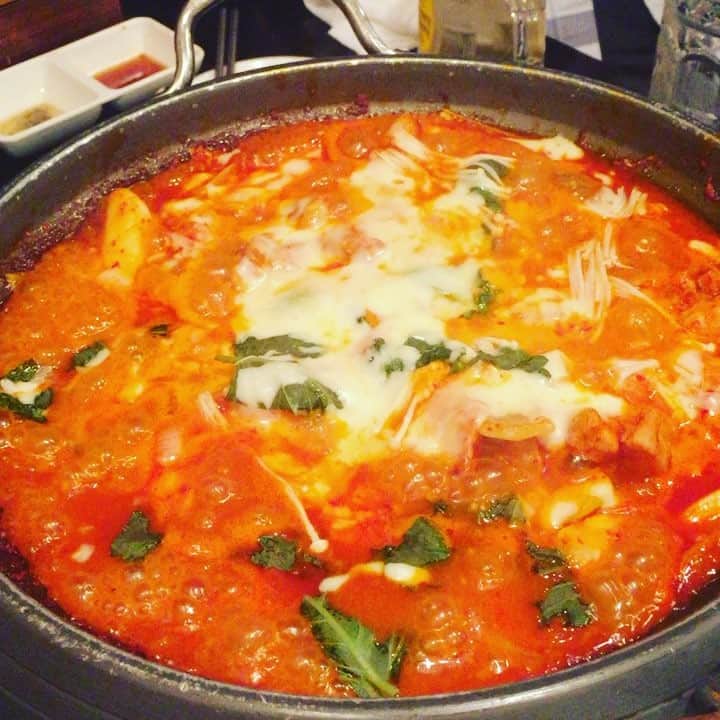うえむらちかのインスタグラム：「チーズダッカルビいただきます♡  #インスタ映えするらしい #勝利のチーズダッカルビ #女子っぽい」