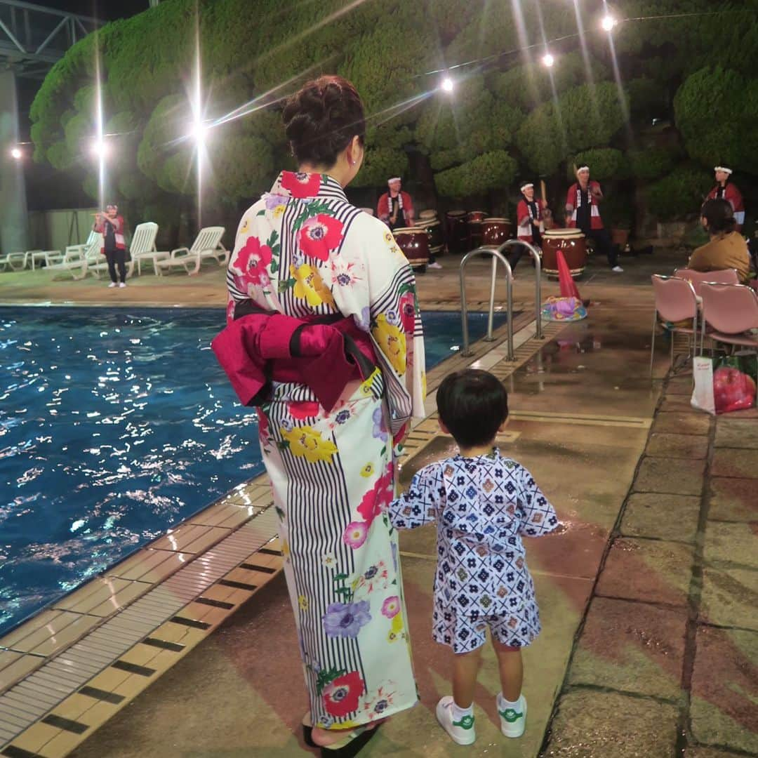 小川淳子さんのインスタグラム写真 - (小川淳子Instagram)「今日は 夏らしく🍉 盆踊りへ🎆 子供たちも毎年 楽しみにしているので♡ 笑顔に溢れた 素敵な一日になりました🤗 典ちゃんのchesty ×撫松庵さんの 浴衣もとっても素敵でした ♡ #MissAdora @chestynews  #happyday #smile」8月26日 23時26分 - junkoogawa1225