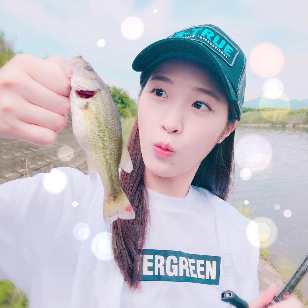 今田美奈さんのインスタグラム写真 今田美奈instagram お昼からお父さんとバス釣り 本日このミニバスちゃん1匹 小さいけど可愛くて これぞ インスタ映え じゃないでしょうか 暑かったけど楽しかった 今田美奈 Hkt48 釣りガール 釣り女子 ブラック