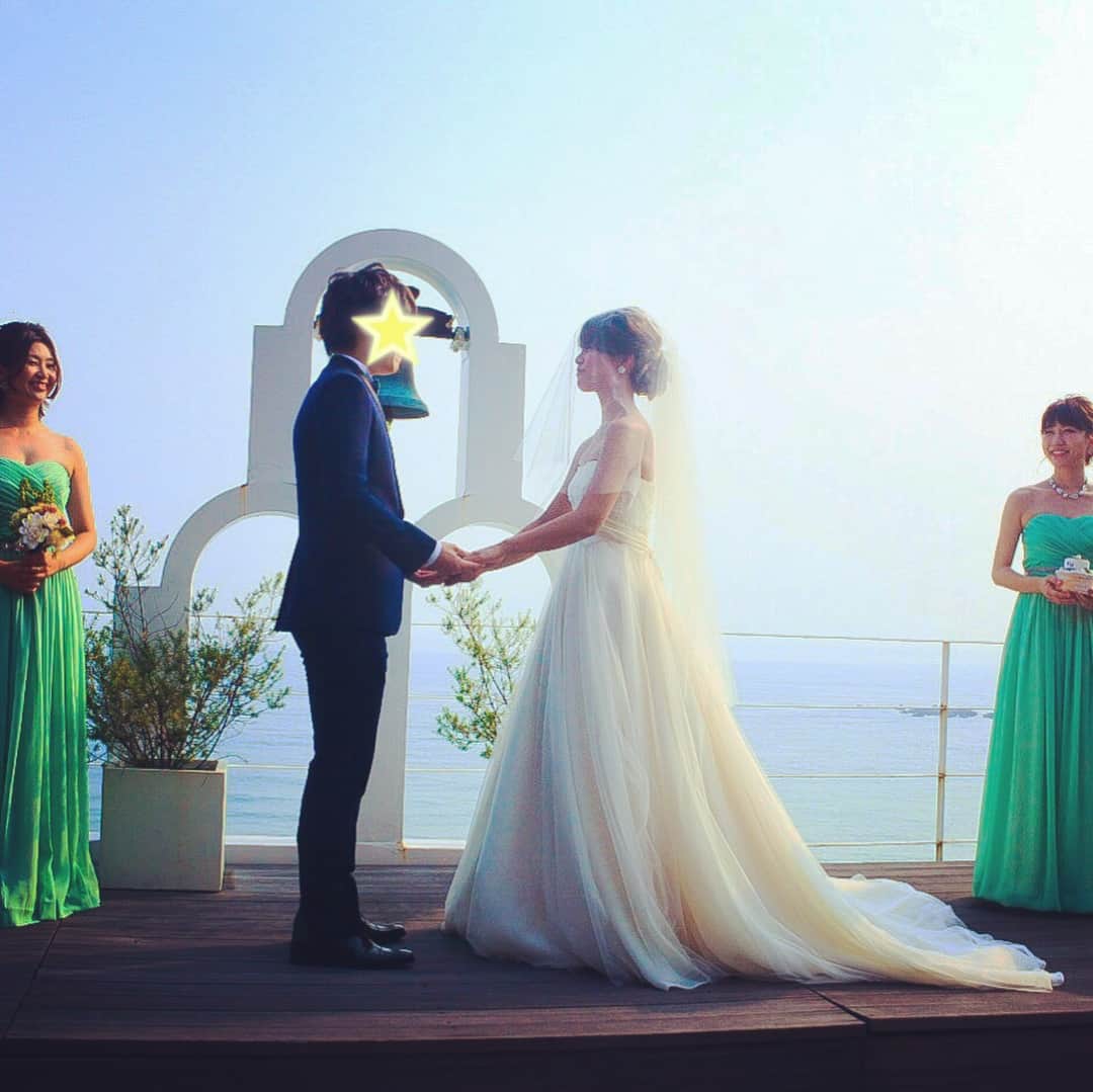 三浦マキのインスタグラム：「Happy Wedding❤️ @kuro_risa ✨✨Happily forever!! お天気にも恵まれ、クロちゃんが、どれほどみんなに愛されているのかがとってもよくわかる結婚式でした🎊✨ たくさんの幸せをお裾分けしてもらった一日❤️ 本当に、おめでとう❤️ * * * #wedding#weddingdress #bride #weddingceremony #summerwedding #weddingparty #結婚式#花嫁#ウェディングドレス#可愛い花嫁さん#おめでとう❤️#葉山#音羽の森」